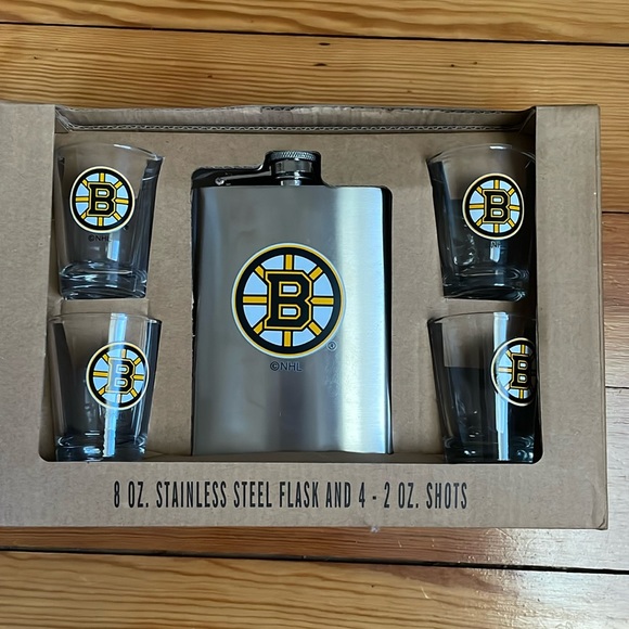 Other - Bruins stainless steel flask & shot glass set